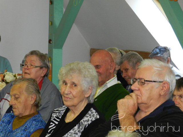 Az időseket köszöntötték 16